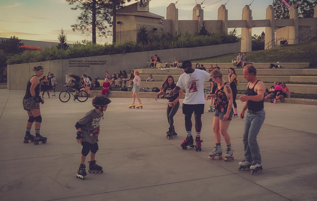 skate-the-pavilion-2022-dance-and-skate-party jam skating instruction